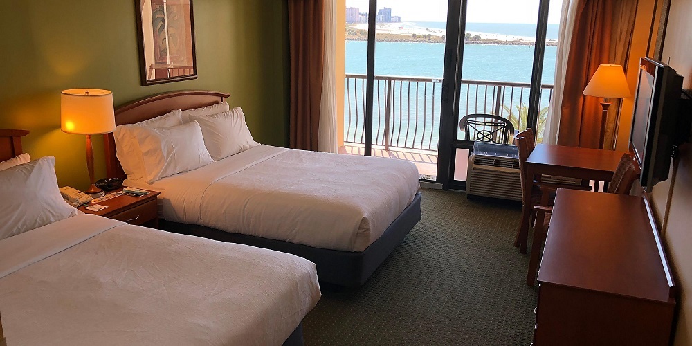 holiday inn hotel and suites clearwater beach 5441774875 2x1