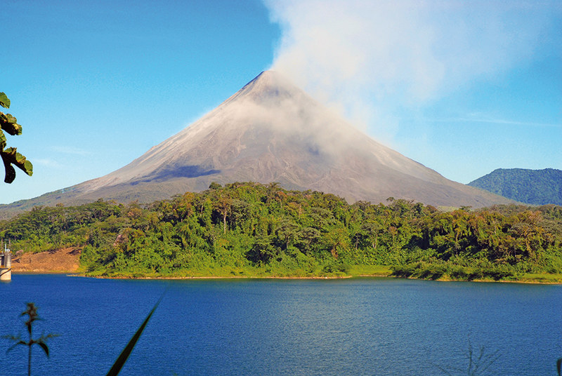 Costa Rica Arenal Volcano_152512754