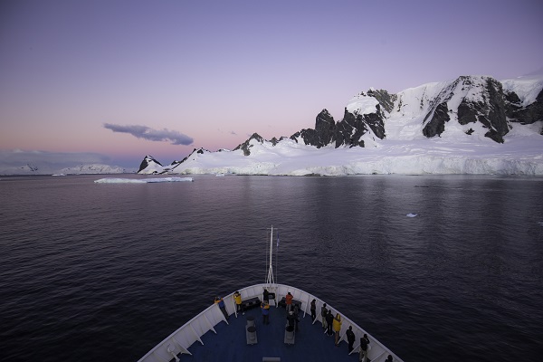 Intrepid Travel Peregrine Adventures Antarctica_Gerlache Straight_Ocean Endeavour_070