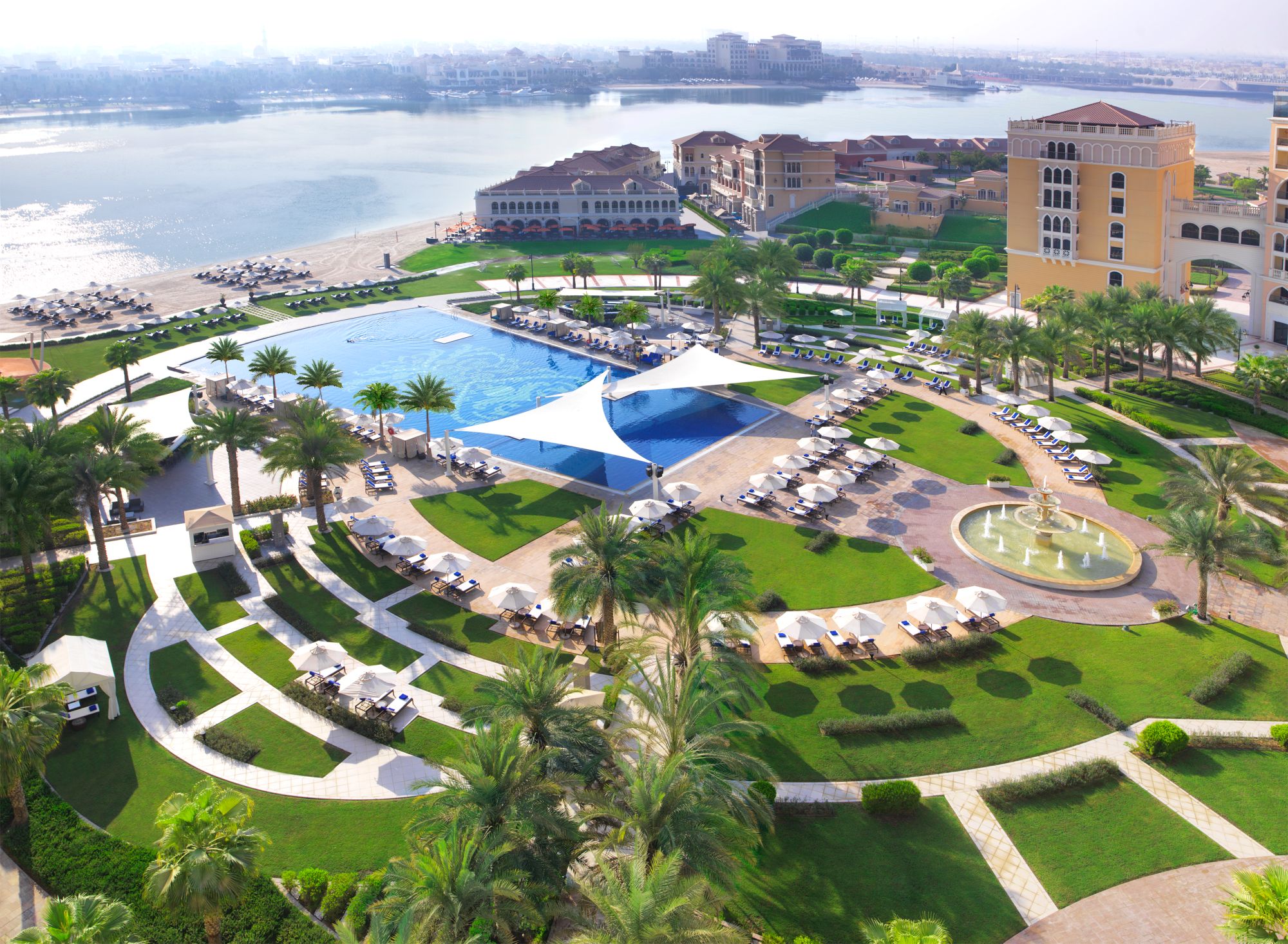The Ritz-Carlton Abu Dhabi, Grand Canal Abu Dhabi